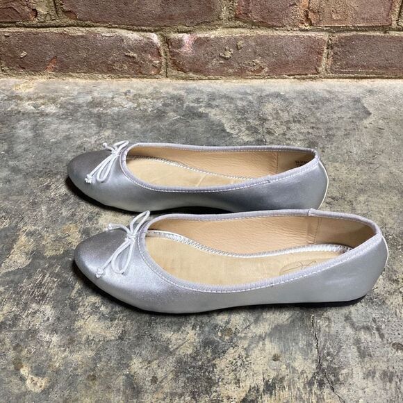 Mari A. Silver Beatriz Ballerina Flats Size 7 - Picture 4 of 9
